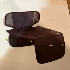 NWOT Munchkin Auto Seat Protector
